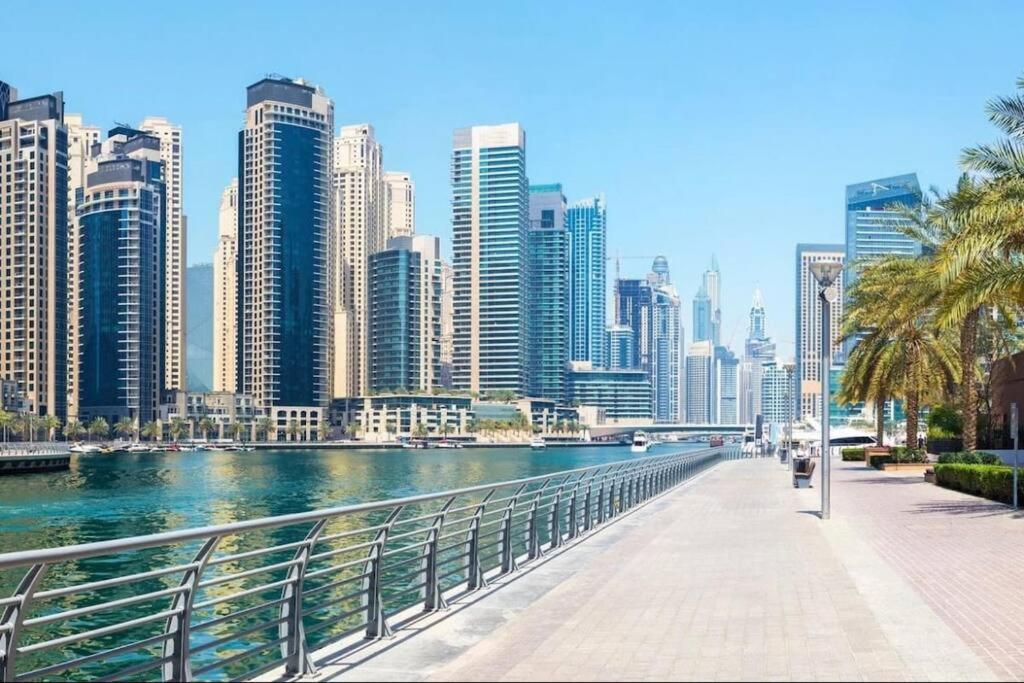 Continental Tower, Marina - Bright & Elegant 1 Bedroom Apartment *